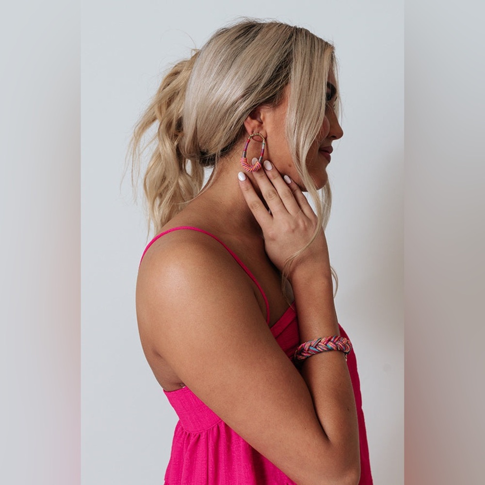 Kendra Scott Masie Gold Open Frame Earrings In Coral Mix Paracord - Picture 3 of 4